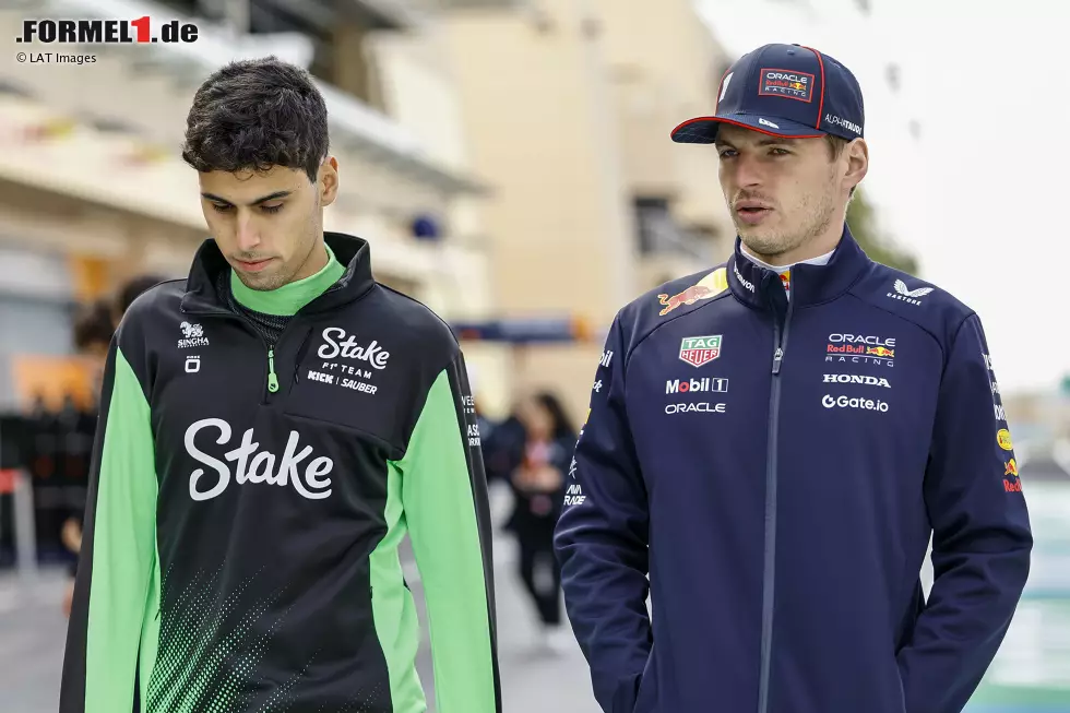 Foto zur News: Gabriel Bortoleto (Sauber) und Max Verstappen (Red Bull)