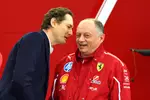 Foto zur News: Ferrari-CEO John Elkann mit Teamchef Frederic Vasseur