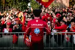 Foto zur News: Charles Leclerc bei einem Ferrari-Event in Mailand