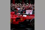 Foto zur News: Charles Leclerc bei einem Ferrari-Event in Mailand