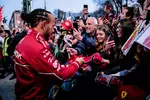 Foto zur News: Lewis Hamilton bei einem Ferrari-Event in Mailand