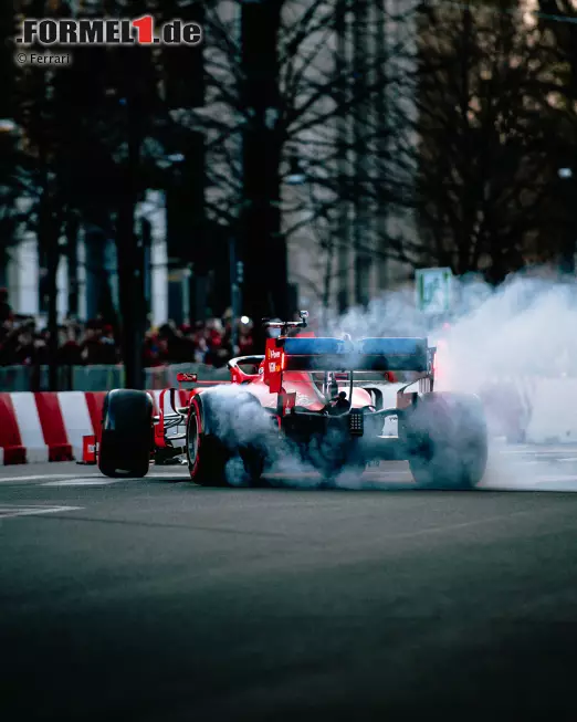 Foto zur News: Charles Leclerc bei einem Ferrari-Event in Mailand