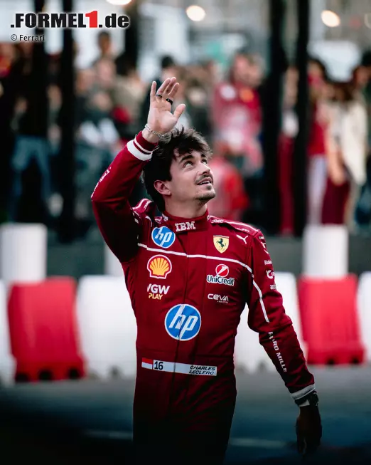 Foto zur News: Charles Leclerc bei einem Ferrari-Event in Mailand