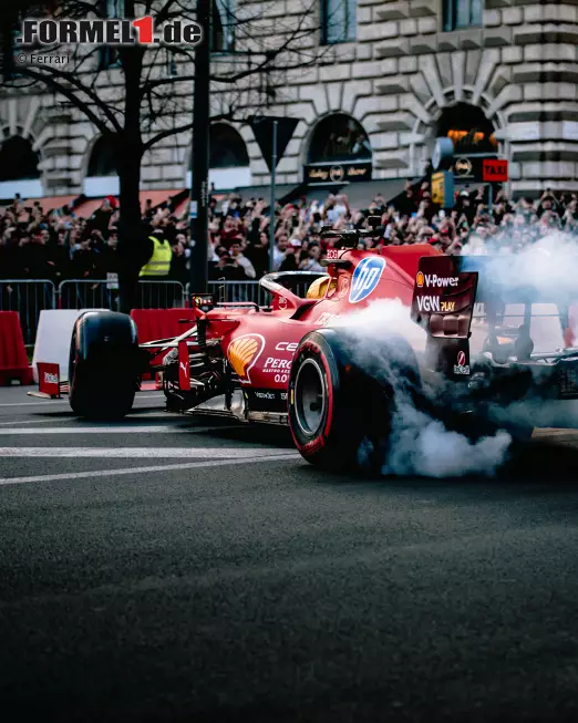 Foto zur News: Charles Leclerc bei einem Ferrari-Event in Mailand