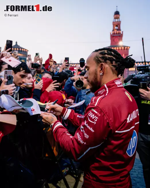 Foto zur News: Lewis Hamilton bei einem Ferrari-Event in Mailand