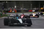 Foto zur News: George Russell (Mercedes), Charles Leclerc (Ferrari) und Yuki Tsunoda (Racing Bulls)