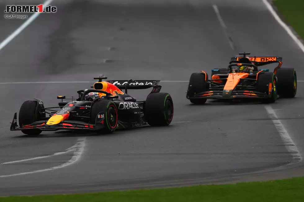 Foto zur News: Max Verstappen (Red Bull) und Oscar Piastri (McLaren)