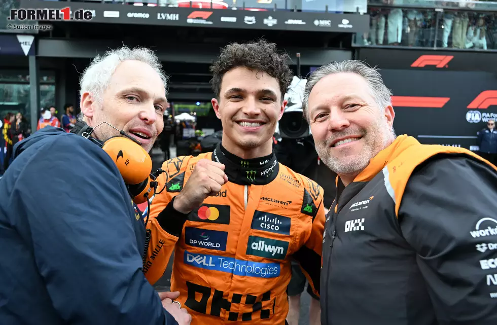 Foto zur News: Lando Norris (McLaren) und Zak Brown