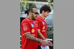 Foto zur News: Lewis Hamilton (Ferrari) und Charles Leclerc (Ferrari)