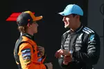 Foto zur News: Oscar Piastri (McLaren) und George Russell (Mercedes)