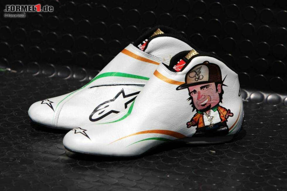 Foto zur News: Glücksbringer Marke Vitantonio Liuzzi: Der Force-India-Pilot hatte sein eigenes Konterfei auf den Schuhen.