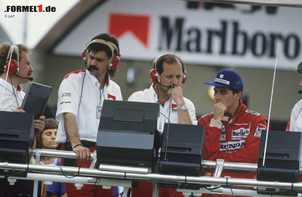 Foto zur News: Ron Dennis ist ab 1988 sein neuer Vorgesetzter, der wahre Chef im &quot;McLaren-Kühlschrank&quot;, heißt es immer, ist jedoch Senna. Zwischen den beiden entwickelte sich über die Jahre eine Hassliebe.