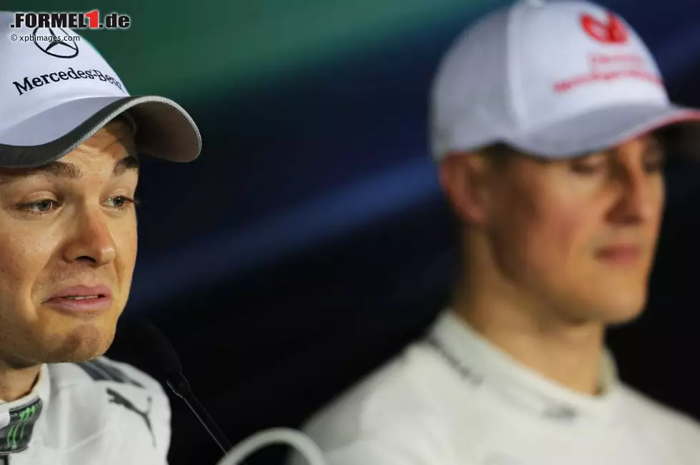 Foto zur News: Daily Mirror (Großbritannien): &quot;Nico Rosberg donnert zu einem souveränen Sieg in China. Der Mann des Tages schrieb Geschichte - als Sohn des früheren Weltmeisters Keke Rosberg. Michael Schumacher wurde von seinem jüngeren Teamkollegen in den Schatten gestellt. Viele werden sich die Frage stellen, ob er noch in der Lage ist, Rosberg zu schlagen.&quot;