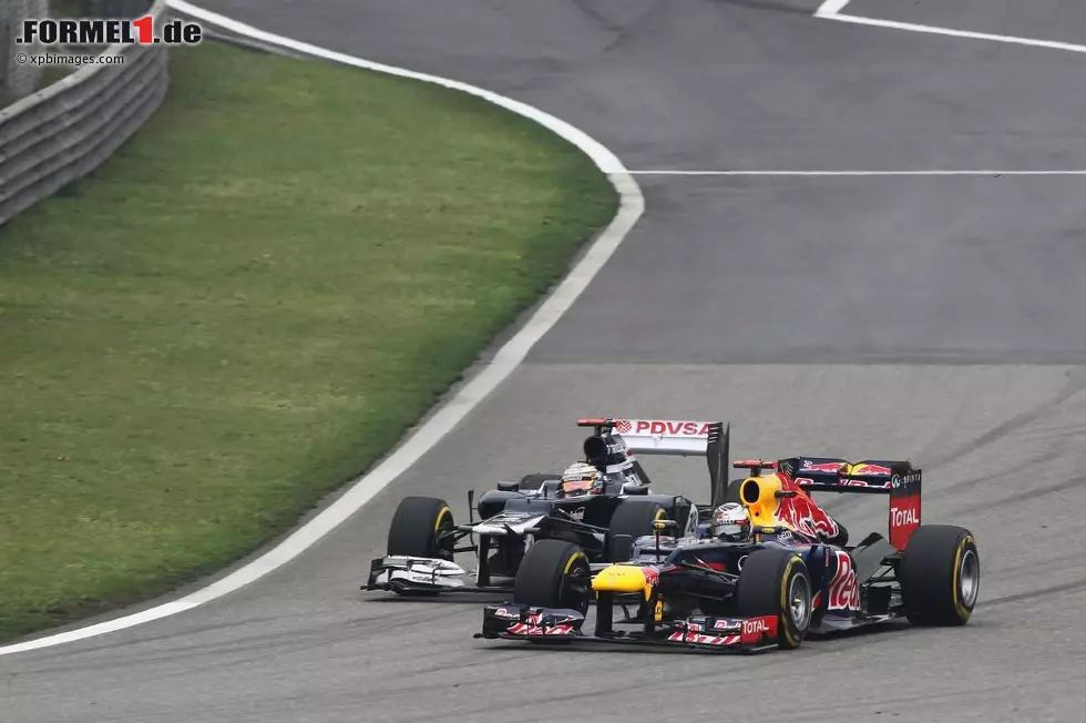 Foto zur News: Kurier (Österreich): &quot;Rosberg fährt endgültig aus dem Windschatten seines Vaters und seines großen Teamkollegen. Vettel ist nach miesem Qualifying chancenlos.&quot;