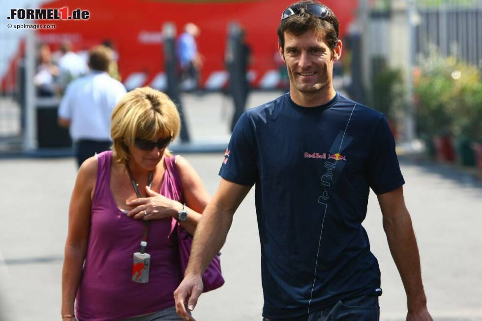 Foto zur News: Es muss nicht immer eine Popsängerin oder ein Supermodel sein: Mark Webber (36) ist schon seit 1996 mit seiner um 13 Jahre älteren Managerin Ann Neal zusammen. Neal brachte ihren Lebensgefährten in einer Zeit, als seine Karriere zu versanden schien, nach Europa, verhalf ihm 2002 in die Formel 1. Zwischendurch gab sie das Management an Flavio Briatore ab. Dass die ungewöhnliche Beziehung immer noch hält, liegt wohl daran, dass sie das Herz ihres Partners nicht mit einem lasziven Augenaufschlag, sondern mit ihrer Persönlichkeit und Bodenständigkeit erobert hat.