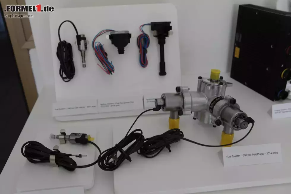 Foto zur News: So (oder so ähnlich) werden ab 2014 das Benzineinspritz-System und Zündkerzen für die 500-bar-Benzinpumpe aussehen.