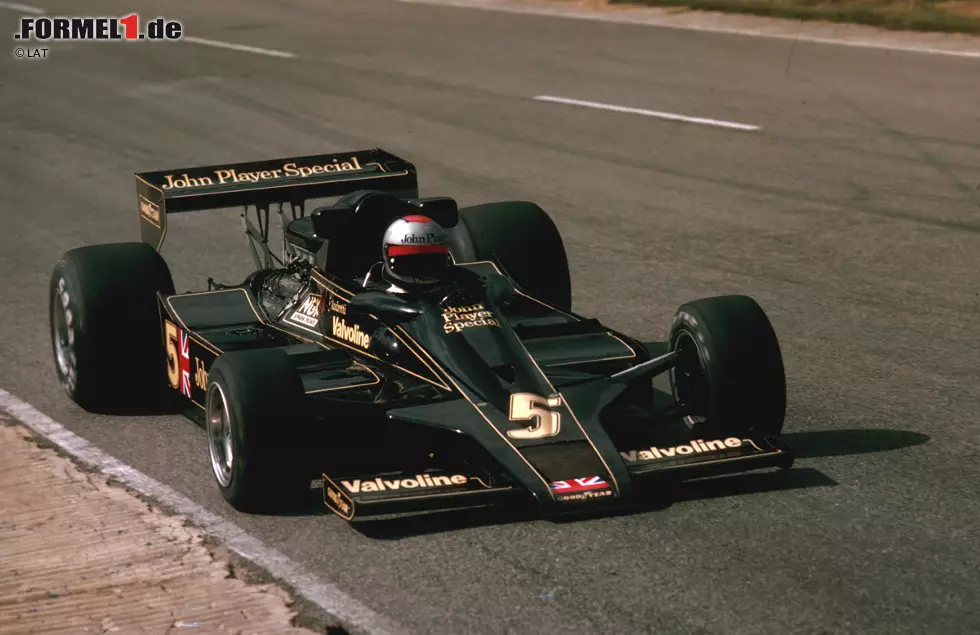 Foto zur News: 1977 führt Colin Chapman die Ground-Effect-Autos ein - eine Idee, die Mario Andretti 1978 zum Weltmeister macht. Im gleichen Jahr stirbt Ronnie Peterson in Monza. Bis heute ist der Titel von 1978 der letzte in der Geschichte des Lotus-Teams.