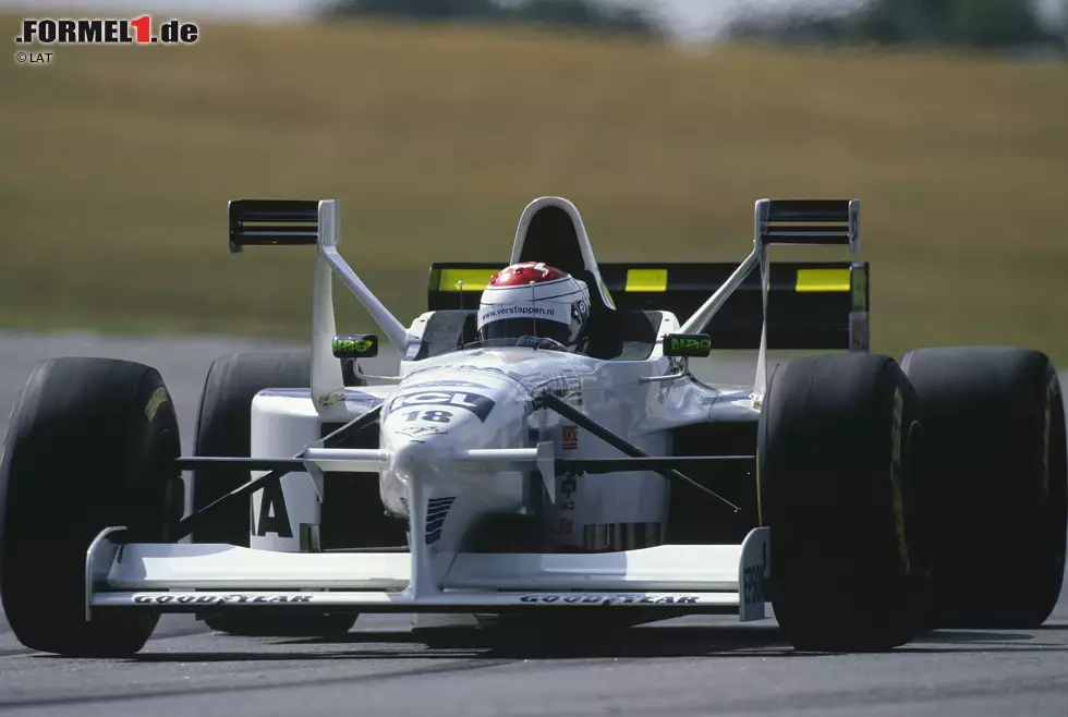 Foto zur News: 1997 ist Tyrrell nur noch ein Schatten seiner selbst: Mika Salo holt als Fünfter beim Grand Prix von Monaco die letzten beiden WM-Punkte für den einstigen Erfolgsrennstall, der 1998 mit Toranosuke Takagi und Ricardo Rosset komplett leer ausgeht. Ken Tyrrell verkauft um 30 Millionen US-Dollar, erfährt 1999 von seinem Krebsleiden und erliegt diesem am 25. August 2001.