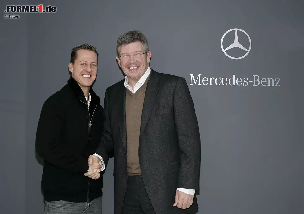 Foto zur News: Das bisher letzte Kapitel des Silberpfeil-Teams bricht an: Nach nur einem Jahr in Eigenregie verkauft Brawn an Mercedes und holt seinen alten Kumpel Michael Schumacher zurück in die Formel 1. Doch das deutsche Silberpfeil-Nationalteam muss bis Schanghai 2012 (Nico Rosberg) auf den ersten Sieg warten.