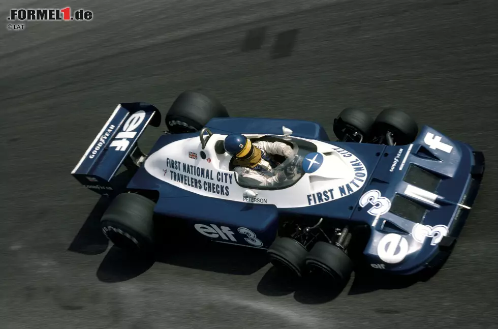 Foto zur News: Beim Grand Prix von Spanien 1976 debütiert der legendäre Sechsrad-Tyrrell P34 in der Königsklasse. Jody Scheckter und Patrick Depailler feiern beim Grand Prix von Schweden in Anderstorp einen historischen Doppelsieg, doch weil die kleinen Goodyear-Vorderreifen nicht genug weiterentwickelt werden, bleibt dem P34 der ganz große Durchbruch versagt.