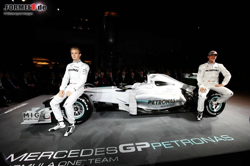 Foto zur News: Große Präsentation des deutschen Silberpfeil-Nationalteams in Stuttgart. Neben Schumacher/Rosberg wurde auch Nick Heidfeld als Testfahrer bekannt gegeben. Die Erwartungen sind groß.