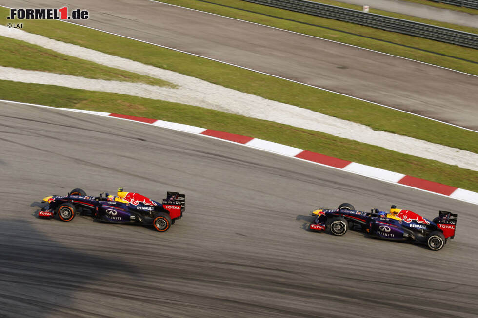 Foto zur News: Also tat Sebastian Vettel das, was er für richtig hielt: Er schloss immer weiter zu seinen Teamkollegen Mark Webber auf und attackierte ihn schließlich auch.