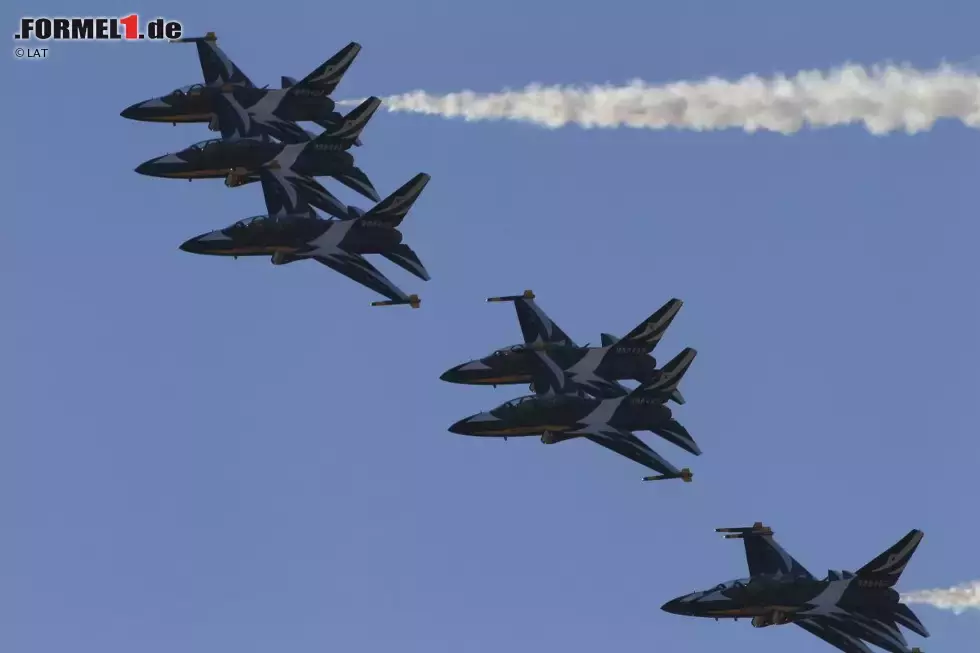 Foto zur News: Dafür ist der Korea International Circuit ständig bewacht von Militärjets - und viele sind sich nicht ganz sicher, ob diese wirklich nur Demoflüge absolvieren. Schließlich sitzt Kim Jong-un, &quot;der Verrückte mit der Bombe&quot;, nur eine Grenze weiter.