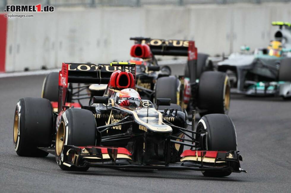 Foto zur News: Romain Grosjean (Chancen: ***):
Vor einem Jahr war der Franzose in Suzuka (wie damals so oft) in eine Startkollision verwickelt, doch inzwischen hat er seine Leistungen stabilisiert. Zuletzt in Südkorea war er schneller als Lotus-Teamkollege Kimi Räikkönen, dessen Konstanz kann er aber noch nicht immer reproduzieren. Wenn Grosjean aber im Qualifying in der ersten oder zweiten Reihe steht und einen sauberen Start erwischt, dann ist er ein heißer Podiumskandidat. Die große Frage ist nur, ob die harte Reifen-Vorauswahl für Suzuka (Hard und Medium) Lotus nicht mehr schadet als den anderen Topteams.