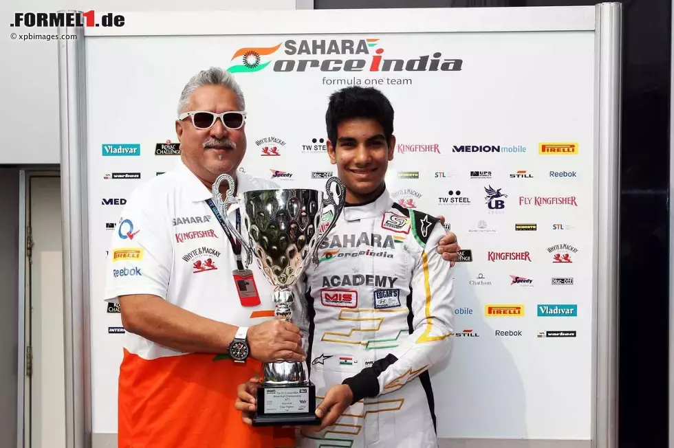 Foto zur News: Beim Amtsantritt 2008 in Mumbai hat Vijay Mallya versprochen, beim ersten Indien-Grand-Prix 2010 mit einem Force India und einem indischen Fahrer am Steuer auf dem Podium zu stehen. Aber der Grand Prix kam erst 2011, Force India war in Neu-Delhi noch nie besser als Achter und indischer Fahrer ist weit und breit keiner in Sicht. Oder doch? Mallyas Hoffnungen ruhen auf diesem Mann: Jehan Daruvala, Sieger des Mallya-Castings &quot;Einer aus einer Milliarde&quot;, feiert derzeit in britischen Kart-Meisterschaften seine ersten Siege.