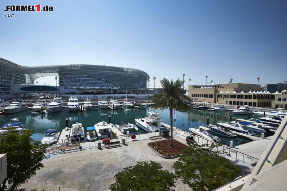 Foto zur News: Willkommen in Abu Dhabi, zum unglaublichsten, reichsten, ja fast surrealsten Grand Prix des Jahres. Die Yas-Insel, auf der die Strecke liegt, hat vor ein paar Jahren noch gar nicht existiert. Solange das Erdöl sprudelt, ist Geld in den Vereinigten Arabischen Emiraten kein Thema.