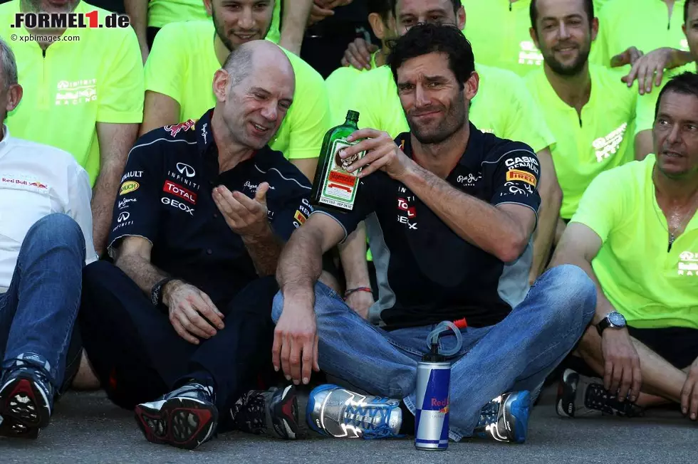 Foto zur News: Höchstens Mark Webber, der auf seiner großen Abschiedstournee nur noch einmal die Chance hat, einen Grand Prix zu gewinnen - in einer Woche in Brasilien. Warum also nicht den Frust darüber mit ein bisschen Jägermeister ertränken? Kommt übrigens gut mit Red Bull, sagt man...