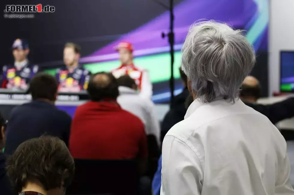 Foto zur News: Seltener Gast bei der internationalen Pressekonferenz nach dem Rennen: Was Bernie Ecclestone da wohl will?