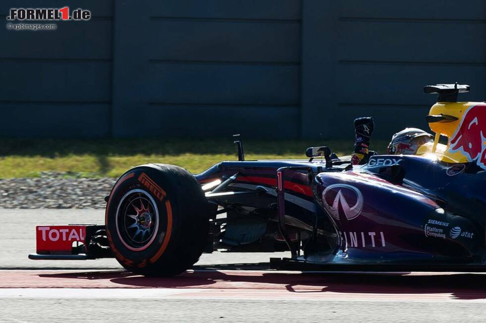 Foto zur News: Sebastian Vettel (Chancen: *****): Fünf Sterne, was sonst? Das einzige Argument, das gegen ihn spricht, ist die Statistik - neun Siege hintereinander, das hat es in der Formel 1 seit Alberto Ascari 1952/53 nicht mehr gegeben. Aber Sebastian Vettel in seiner derzeitigen Form ist für nahezu jeden Rekord gut.