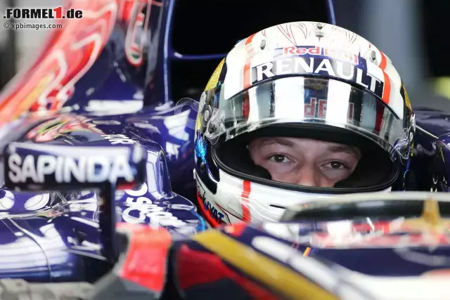 Foto zur News: Kwjat soll "etwas blass" geworden sein, als er in Suzuka von Helmut Marko persönlich vom Vettel-Abschied und seiner Chance bei Red Bull erfuhr. 2015 muss er zeigen, wie viel Talent wirklich in ihm steckt.