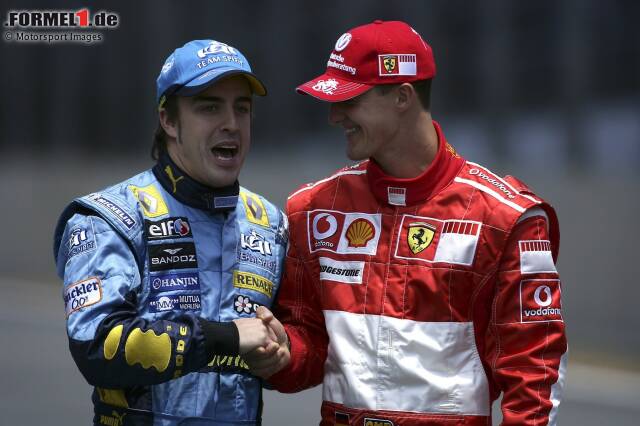 Foto zur News: 2006 folgt der Doppelpack: Diesmal besiegt er Michael Schumacher im direkten WM-Duell. Der größte Triumph seiner Karriere.