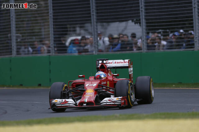 Foto zur News: Doch Fernando Alonso hat genug davon, immer nur Zweiter zu werden. auch 2013 und dem desaströsen Jahr 2014 klappt es mit dem erhofften Titel in Rot wieder nicht, und er verlässt die Scuderia nach fünf Jahren. Die Hoffnung heißt McLaren-Honda.