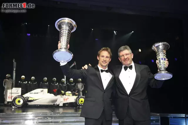 Foto zur News: 2009 war aber das Jahr des Jenson Button, der Ross Brawn mit sechs Siegen und dem Gewinn beider WM-Titel endgültig zur Legende machte. Mit einem Auto, das den eigenen Namen trägt, Champion zu werden, das haben in der Geschichte der Formel 1 noch nicht viele geschafft.