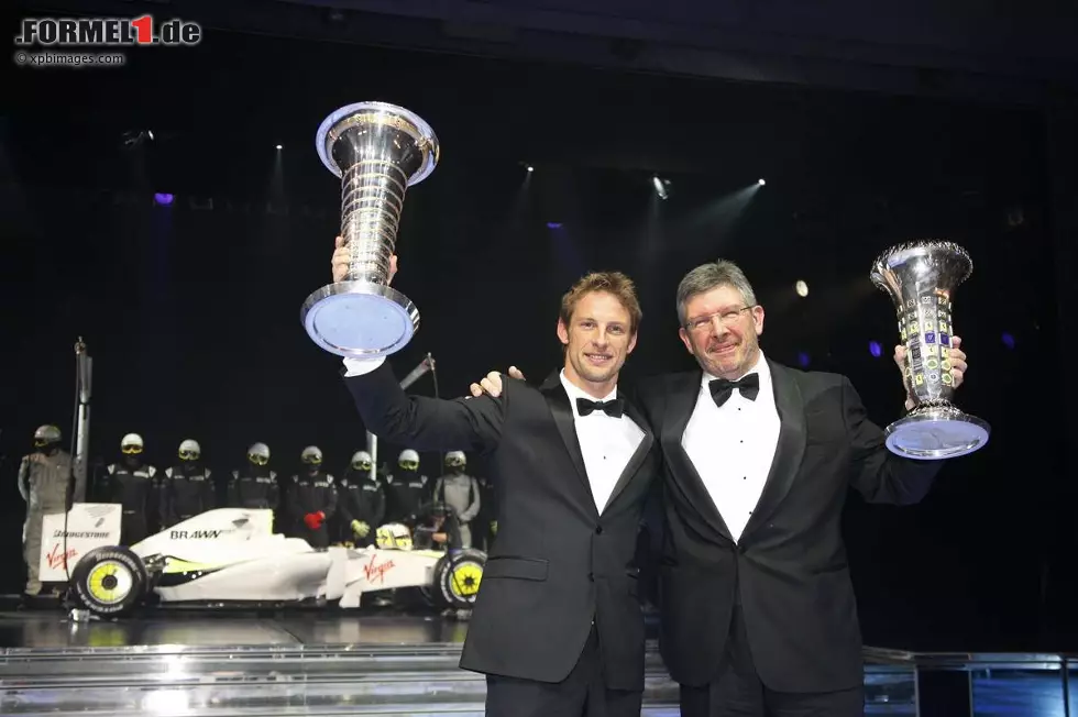 Foto zur News: 2009 war aber das Jahr des Jenson Button, der Ross Brawn mit sechs Siegen und dem Gewinn beider WM-Titel endgültig zur Legende machte. Mit einem Auto, das den eigenen Namen trägt, Champion zu werden, das haben in der Geschichte der Formel 1 noch nicht viele geschafft.