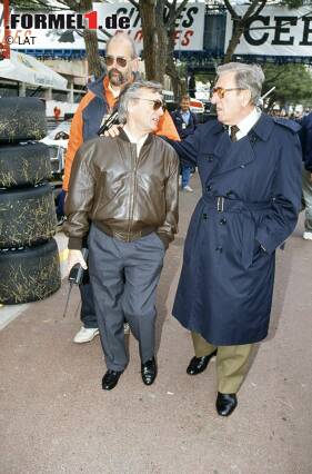 Foto zur News: Auch bei einer Sitzung des Motorsport-Weltrats trieb Ecclestone seine Spielchen: "Jean-Marie hielt eine große Rede, aber Bernie stand auf und richtete die an der Wand hängenden Bilder im ganzen Raum gerade. Keiner hörte mehr zu, alle schauten auf Bernie", lacht Mosley heute. Balestre verlor die Beherrschung und zerbrach den Bleistift in seiner Hand. Mosley musste sich das Lachen verkneifen: "Ich ließ meine Akten fallen, um mich unter dem Tisch verstecken zu können, bis ich mich wieder gefasst hatte! Das ist übrigens Bernies größter Kritikpunkt an mir: dass ich immer zu lachen angefangen habe, wenn er eine gute Nummer abgezogen hat."