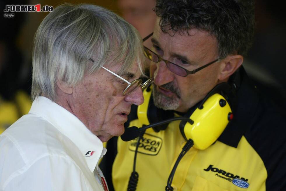 Foto zur News: Von nun an war Ecclestone quasi der uneingeschränkte Herrscher der Formel 1, und das mit teils fragwürdigen Methoden. Drei Teamchefs wurden zum Beispiel zehn Millionen Dollar auf Privatkonten überwiesen, damit sie das Concorde-Agreement von 1998 unterzeichnen würden: Eddie Jordan, ...