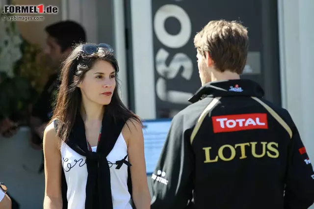 Foto zur News: Als Rennfahren noch gefährlich war und Sex sicher: Dieser alte Playboy-Leitspruch gilt in der Formel 1 schon lange nicht mehr. Selbst die jungen Wilden sind ruhig und treu geworden. Romain Grosjean etwa, der in der Sommerpause 2012 seine Langzeit-Freundin Marion Jolles, eine TV-Reporterin, geheiratet hat.