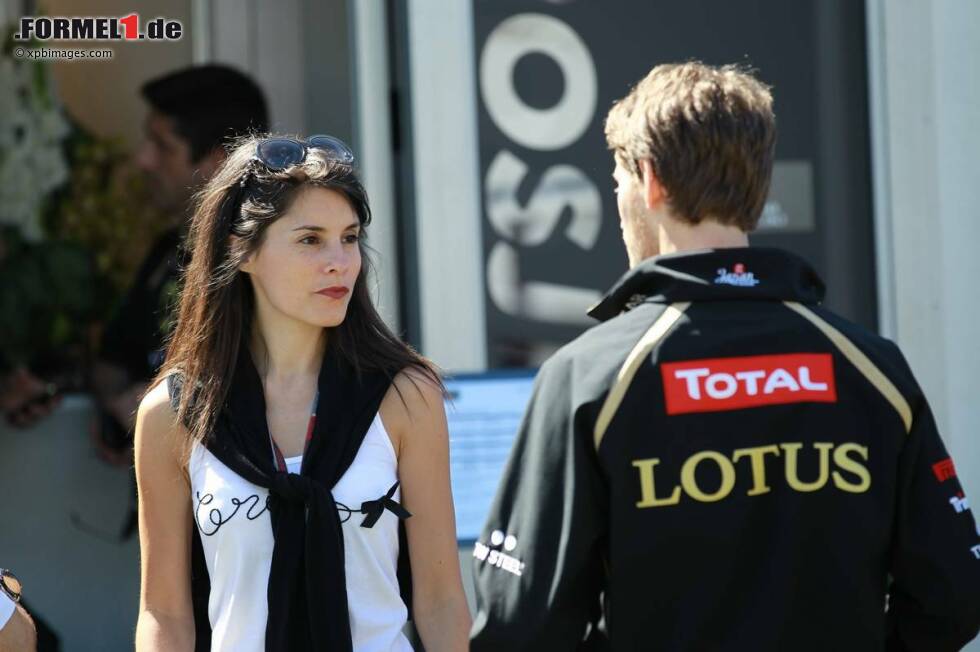 Foto zur News: Als Rennfahren noch gefährlich war und Sex sicher: Dieser alte Playboy-Leitspruch gilt in der Formel 1 schon lange nicht mehr. Selbst die jungen Wilden sind ruhig und treu geworden. Romain Grosjean etwa, der in der Sommerpause 2012 seine Langzeit-Freundin Marion Jolles, eine TV-Reporterin, geheiratet hat.