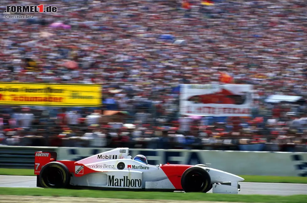 Foto zur News: Häkkinen holt in der ersten gemeinsamen Saison 31, Coulthard nur 18 Punkte - aber vom einstigen Glanz des McLaren-Teams ist nicht mehr viel zu spüren. Es sollte das letzte Jahr des Teams in der legendären Marlboro-Lackierung werden.