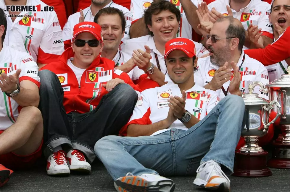 Foto zur News: Es gibt zwar in der ersten Phase der Saison 2007 einige Rückschläge, aber ab Mitte des Jahres geht nahezu alles wie gewünscht: Sieg in Magny-Cours - Party mit dem damaligen Teamkollegen Felipe Massa.