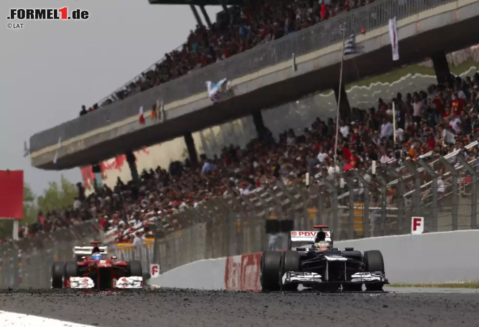 Foto zur News: Ein paar Wochen später fightet er den gleichen Fernando Alonso im direkten Duell bewundernswert nieder, ausgerechnet bei dessen Heimrennen in Barcelona. Unglaublich, aber wahr: Maldonado schenkt seinem Chef Frank Williams zu dessen 70er den ersten Sieg seit Juan Pablo Montoya in Brasilien 2004!