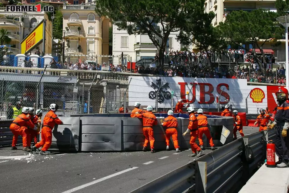 Foto zur News: Chilton tut sich in seiner ersten Formel-1-Saison zu Beginn recht schwer. In Monaco kollidiert er mit Pastor Maldonado und ist so Mit-Auslöser der Rennunterbrechung. Auch im Qualifying-Duell gegen Bianchi sieht Chilton zunächst kein Land und liegt schnell mit 1:5 zurück.