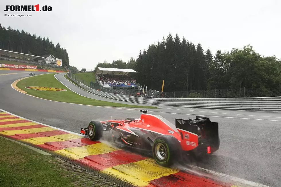 Foto zur News: Nach der Sommerpause meldet sich Marussia mit einer Galavorstellung zurück. Im nassen Qualifying von Spa-Francorchamps erreichen sowohl Bianchi als auch Chilton im Qualifying Q2 und starten von den Plätzen 15 und 16. Im trockenen Rennen finden sich die Marussia-Piloten jedoch schnell auf den gewohnten Plätzen wieder.