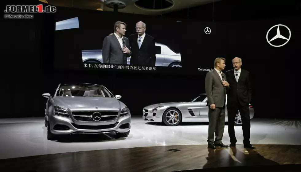 Foto zur News: Stargast bei der Auto China, wieder mit Dieter Zetsche und dem SLS AMG, der Straßenversion des heutigen Safety-Cars der Formel 1.