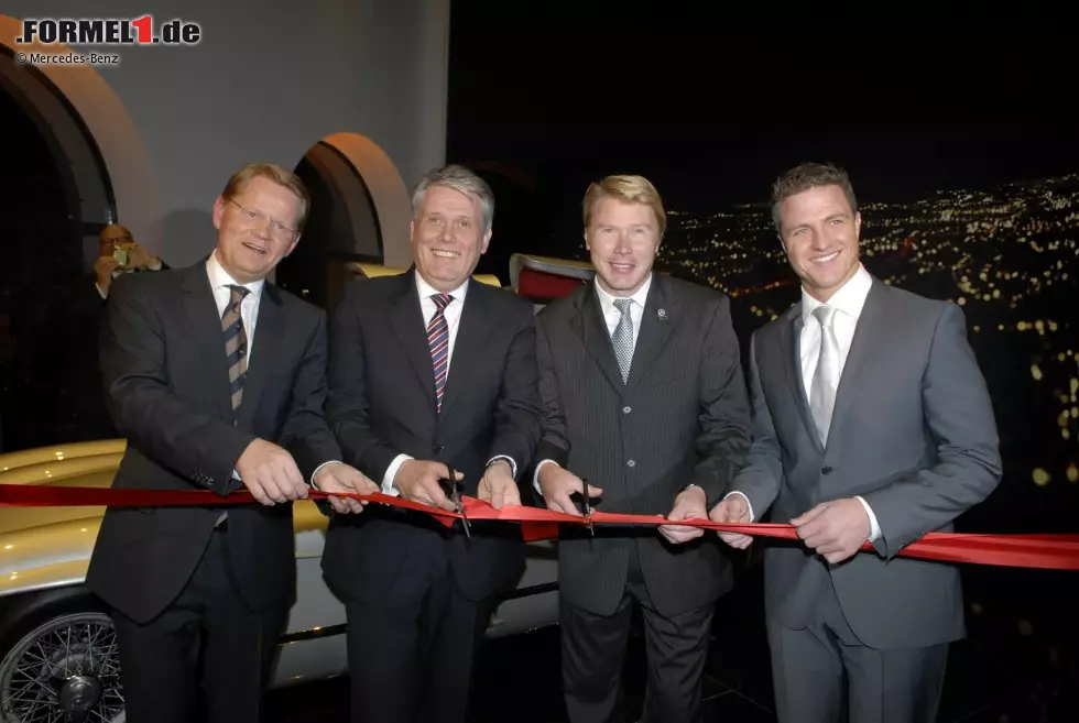 Foto zur News: Eröffnung der Mercedes-Gallery München im Jahr 2009 mit Anders Sundt Jensen, Ulrich Kowalewski und Ralf Schumacher.