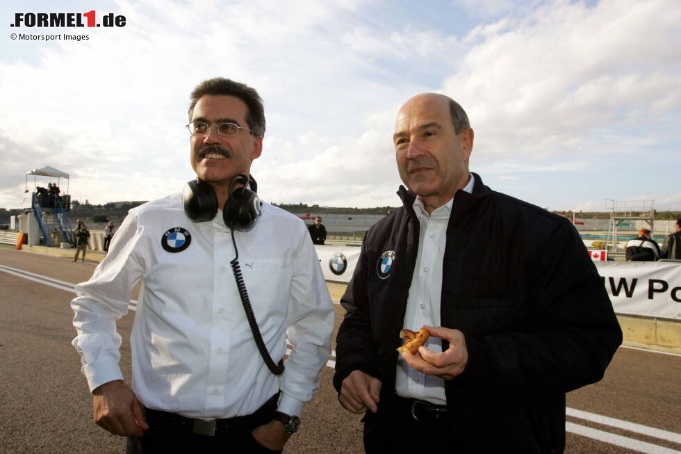 Foto zur News: Peter Sauber, der zu diesem Zeitpunkt noch 20 Prozent der Teamanteile hält, ist nicht mehr länger als Teamchef aktiv, fungiert aber als Berater - hier an der Seite von BMW-Sportchef Mario Theissen.